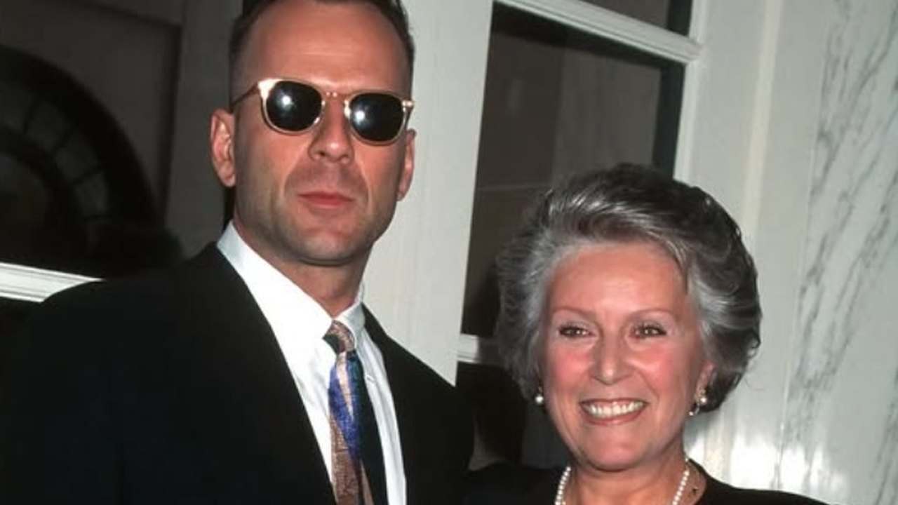 Mãe de Bruce Willis se aposenta aos 90 anos após duas décadas como voluntária da polícia em Los Angeles
