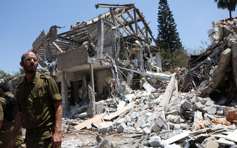 Trump e Khamenei fazem provocações nas redes sociais