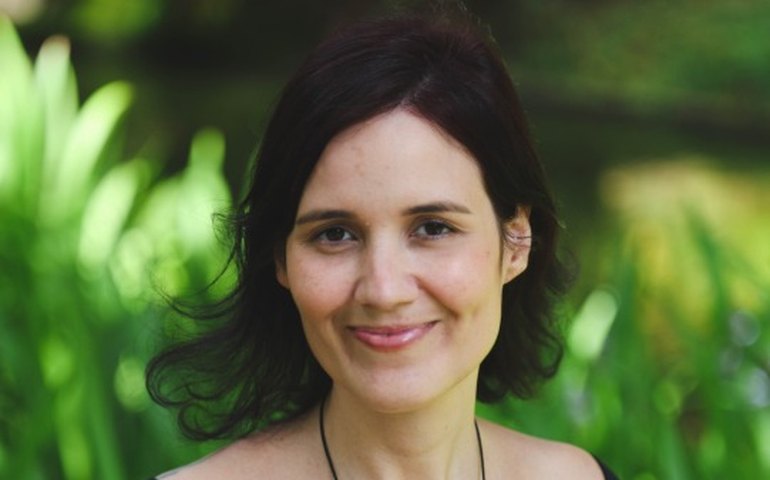 ‘Você leu os comentários?’: Projeto da escritora Diana de Hollanda abre inscrições para oficina de escrita gratuita e on-line