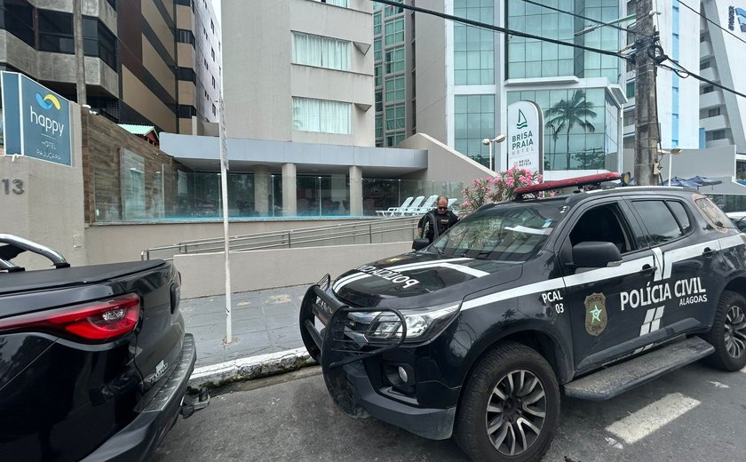 Hóspede de hotel na Pajuçara é denunciado por documento falso e polícia descobre acusações por roubo