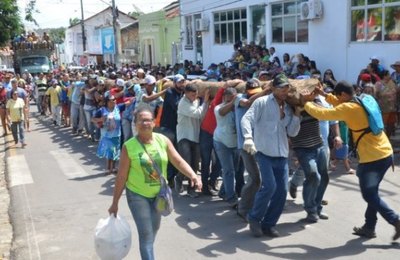 Busca do Mastro atrai centenas de fiéis esse fim de semana em Coruripe