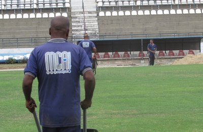 Gramado do Estádio Rei Pelé passa por reparos para temporada 2017