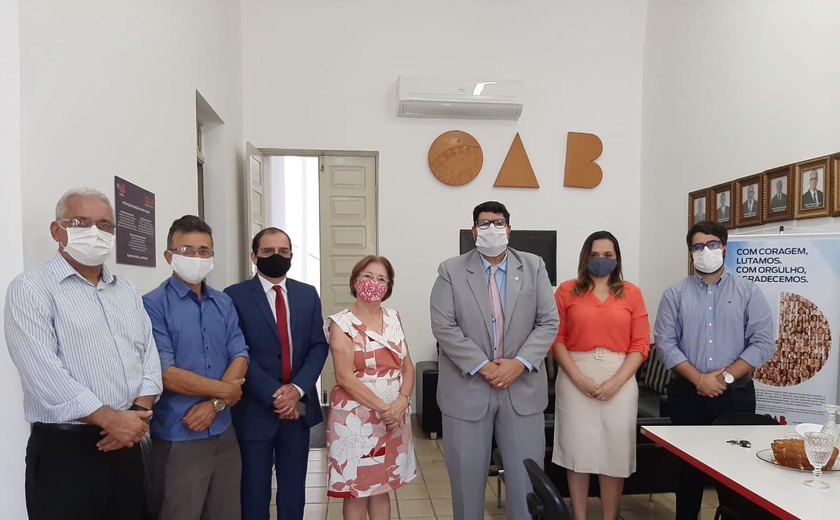 Pré-candidata Sônia Beltrão visita sede da OAB em Palmeira