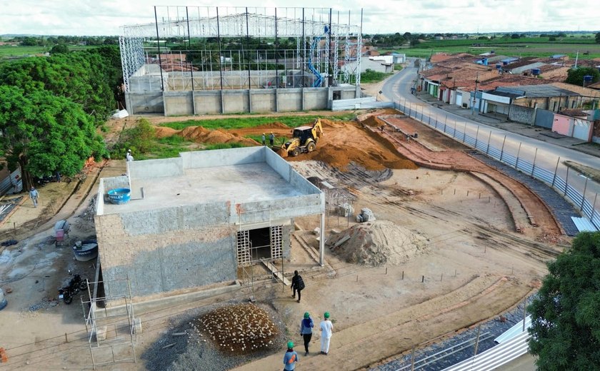 Com ajuda de Daniel Barbosa, prefeito Luciano constrói complexo poliesportivo e centro de convívio social em Bananeiras
