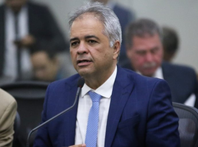 Deputado Silvio Camelo registra entrega de residencial do programa Minha Casa, Minha Vida