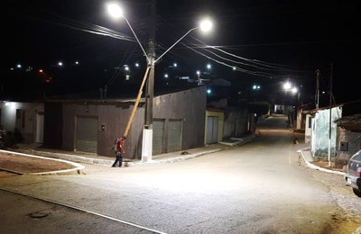 Prefeitura de Branquinha conclui instalação de lâmpadas de LED no centro da cidade