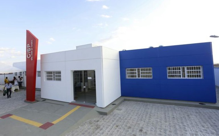 Operação policial em Alagoas resulta em prisões, apreensão de armas e munições