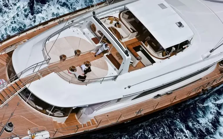 Naufrágio de superiate na Itália expõe o perigo letal das trombas d'água; entenda