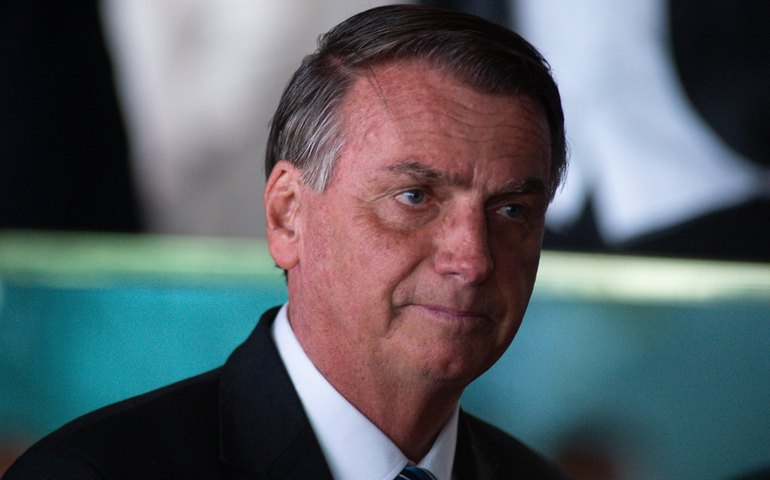 Bolsonaro guardou 3ª caixa de joias e presentes valiosos em fazenda de Piquet