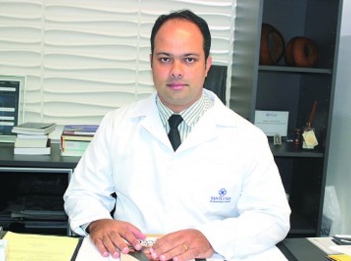 Cirurgião usa videolaparoscopia para retirar tumor no pâncreas