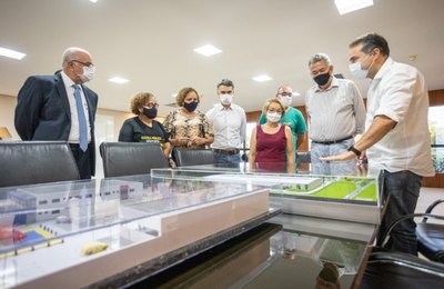 Governador e Sinteal debatem plano para retorno às aulas e valorização da categoria