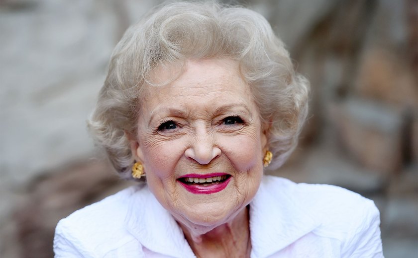 Aniversariante do dia, atriz Betty White completa 99 anos