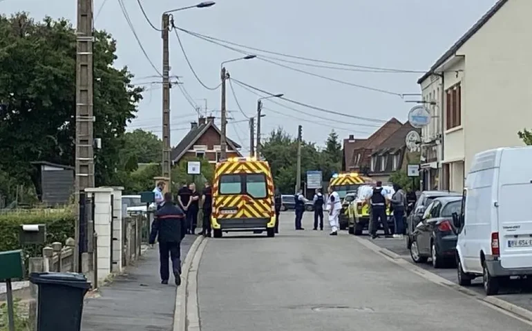 Homem com sabre japonês é morto por policiais no norte da França