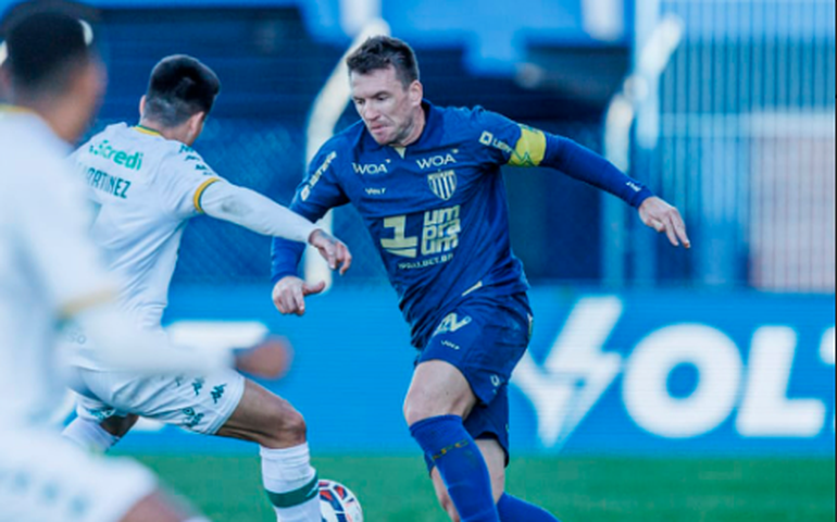 Avaí vence, encosta no G-4 da Série B e Cuiabá demite o técnico Guto Ferreira