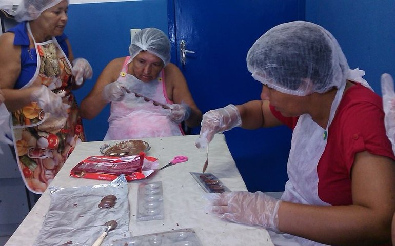 CAPS de Anadia realiza oficina de ovos de páscoa e chocolates