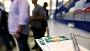 Mega-Sena pode pagar prêmio de R$ 50 milhões neste sábado / Foto: Foto: Marcelo Camargo/Agência Brasil