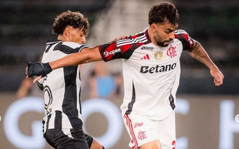 Flamengo joga com estilo, sob olhar de Ancelotti, e vence o Botafogo por 3 a 0 no Nilton Santos