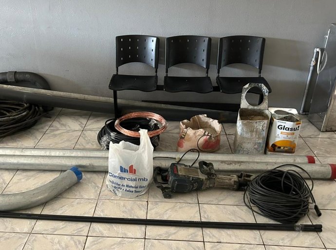 Polícia Civil prende dono de ferro-velho por receptação de fios de cobre no Jacintinho