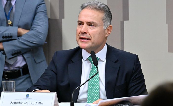Comissão mista do Congresso aprovou parecer de Renan Filho sobre a CNH gratuita