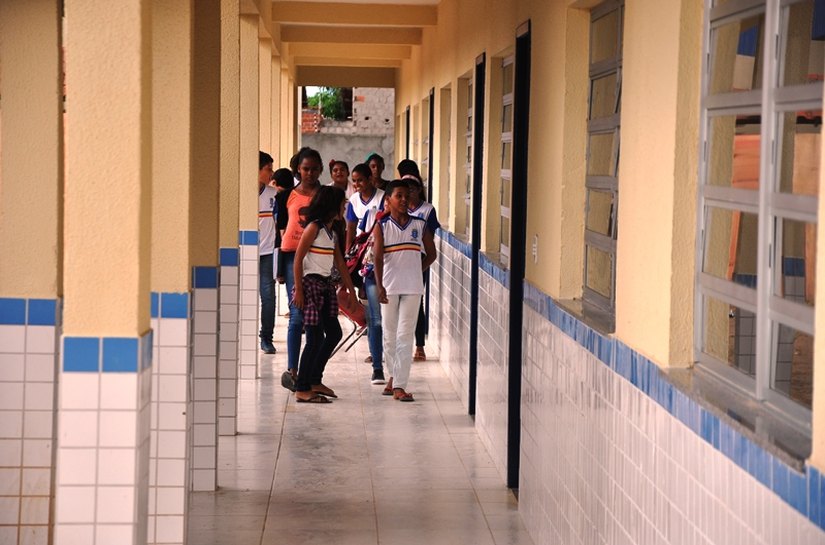 Alunos de escola na Praia do Francês já estudam em novo prédio