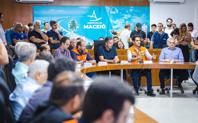 Vítimas do afundamento e cientistas não acreditam nos informes da Braskem e da Prefeitura