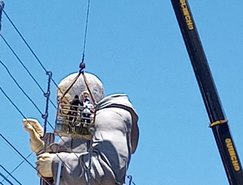 Estátua está sendo repintada em Canafístula