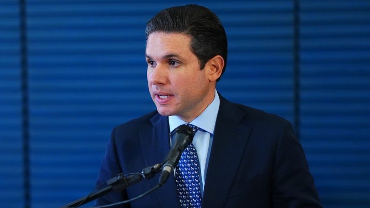 Motta é vaiado por professores em cerimônia com Lula no Rio e ouve gritos de 'sem anistia'