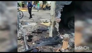 Após colisão com poste, motorista é hospitalizado com múltiplas lesões em Aracaju.jpg