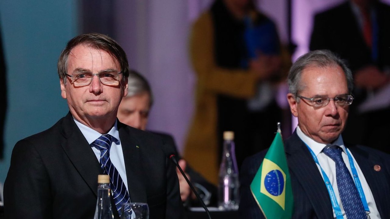 Bolsonaro encontra Guedes e outros ministros para debater preço dos combustíveis