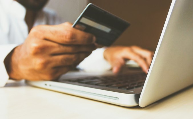 Frete alto lidera motivos de abandono (65%); atendimento aparece para 21%, segundo CX Trends 2026