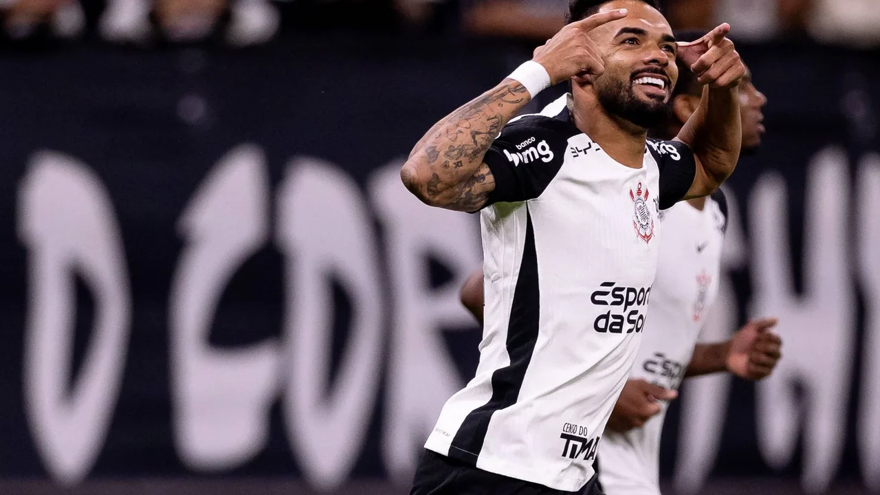Corinthians lança terceiro uniforme azul em homenagem ao ex-goleiro Tobias e à Invasão de 1976
