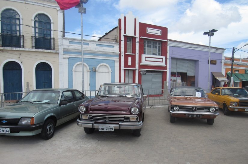 1º encontro de automóveis clássicos e antigos é realizado em Penedo