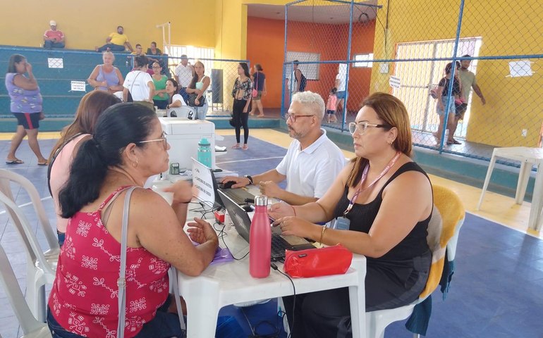 Moradores do Jacintinho recebem atendimentos do Cadastro Único