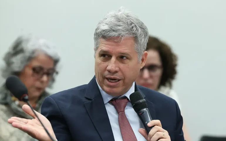 Apesar de anunciar que não assinaria, Milei assinou pacto contra fome, diz Teixeira