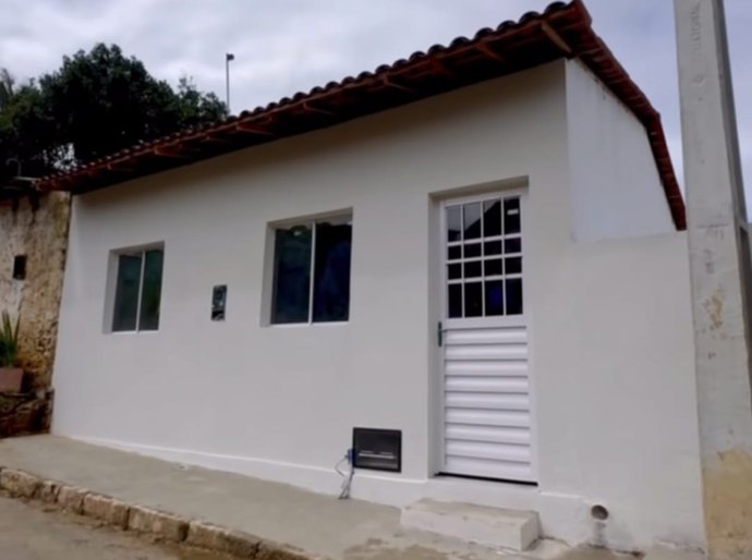 Prefeito Jorge Galvão entrega a 22ª casa construída pelo programa Minha Casa Nova, em Jundiá