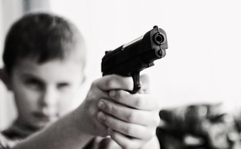 Criança é encontrada com arma dentro de escola em Arapiraca
