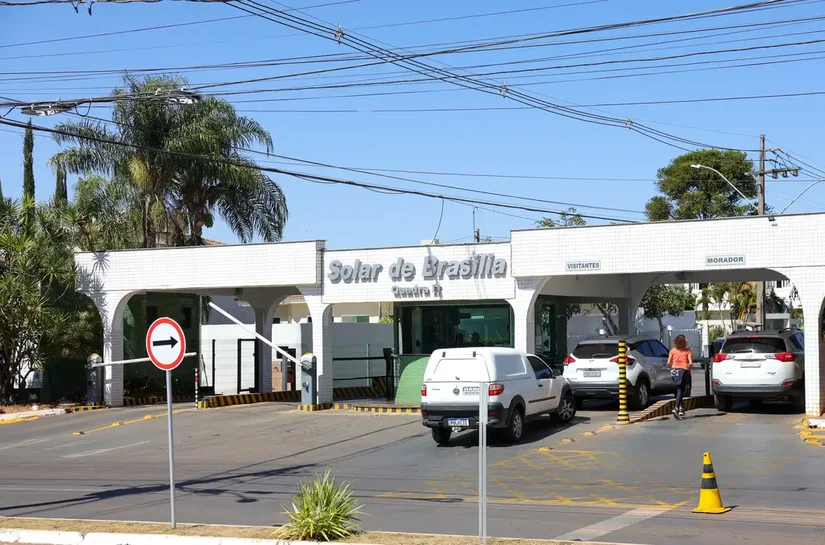 Bolsonaro deixa prisão domiciliar e vai a hospital para exames médicos