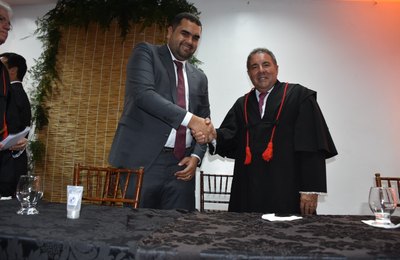 Representando a AMA, prefeito Tiago Freitas prestigia posse do procurador-geral de Justiça