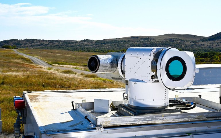 Empresa russa testa arma laser que fura chapa de aço e várias amostras de drones estrangeiros