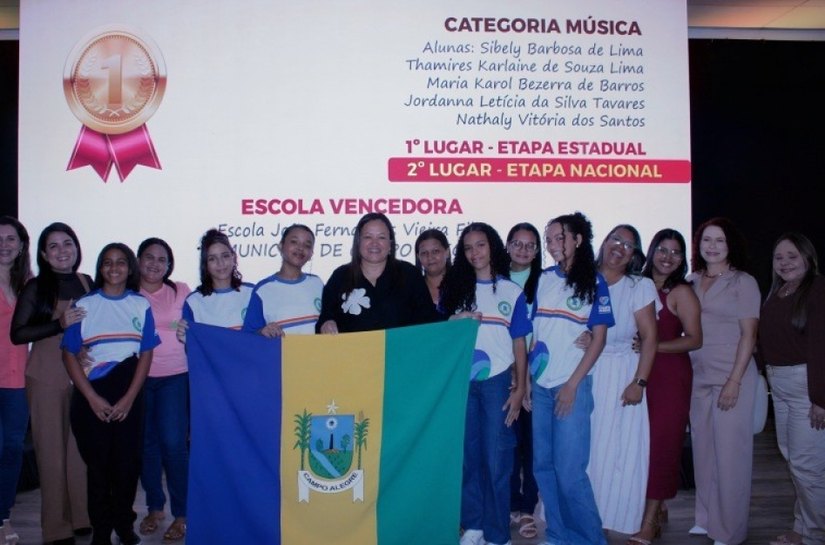 Alunos de Campo Alegre recebem premiação das etapas estadual e nacional do MPT na escola 2024 e 2025