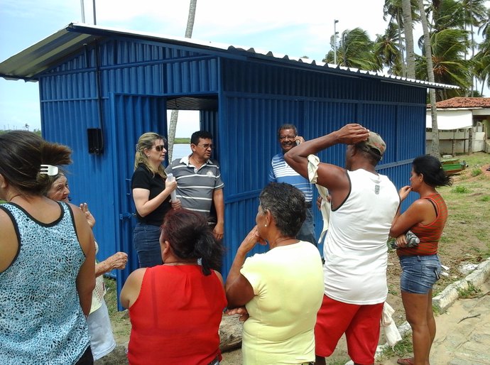 Coruripe apresenta barraca modelo de ambulantes na orla de Barreiras