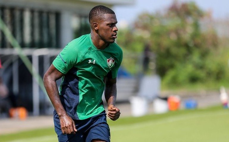 Frazan sofre lesão no joelho e desfalcará o Fluminense de seis a oito meses