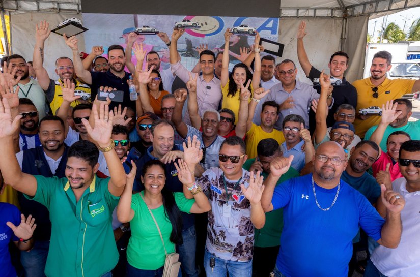 Prefeito JHC sanciona lei do novo regulamento e redução de taxas para taxistas