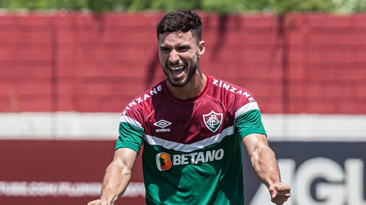 Martinelli estranha clima da Arábia e pede para Fluminense 'se adaptar com bola mais leve'