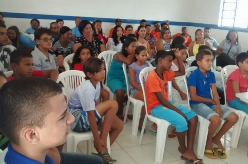 Estudantes aprendem a coleta de resíduos sólidos em Campo Alegre