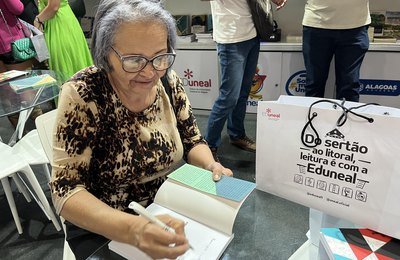Uneal marca presença na 10ª Bienal do Livro de Alagoas