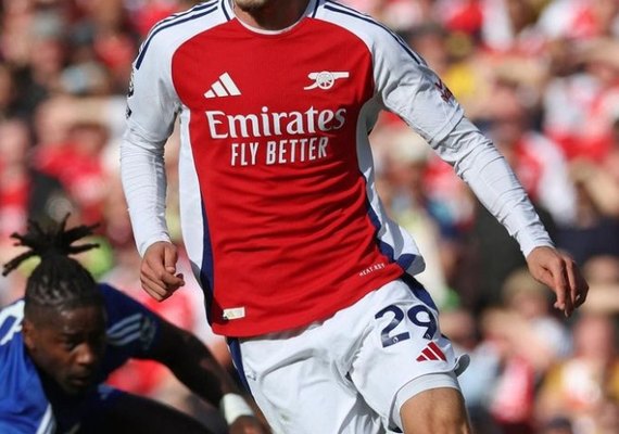Arsenal mantém invencibilidade e derrota Leicester no Inglês; Chelsea vence com show de Palmer