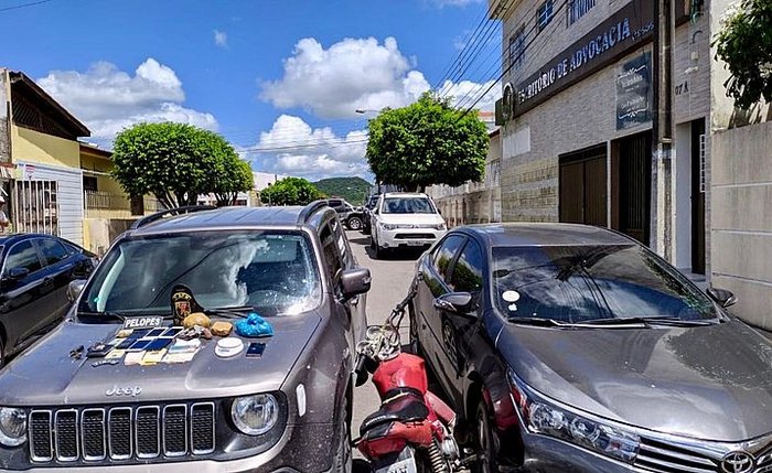 Polícia desarticula organização envolvida em tráfico e clonagem de veículos no Sertão