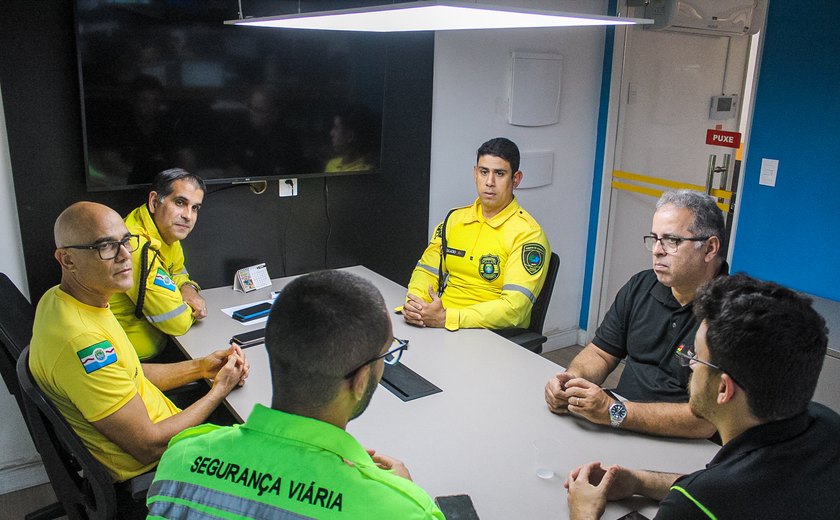 Agentes de trânsito de Campina Grande conhecem estrutura e processos do DMTT