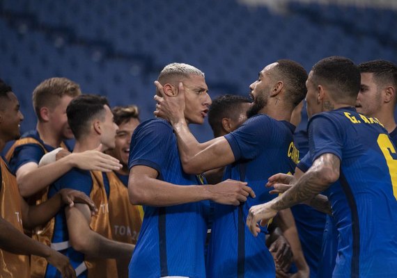 Brasil vence Arábia Saudita com 2 gols de Richarlison e avança em 1º do grupo